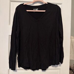 Terra & Sky Women's Long Sleeve Black Top